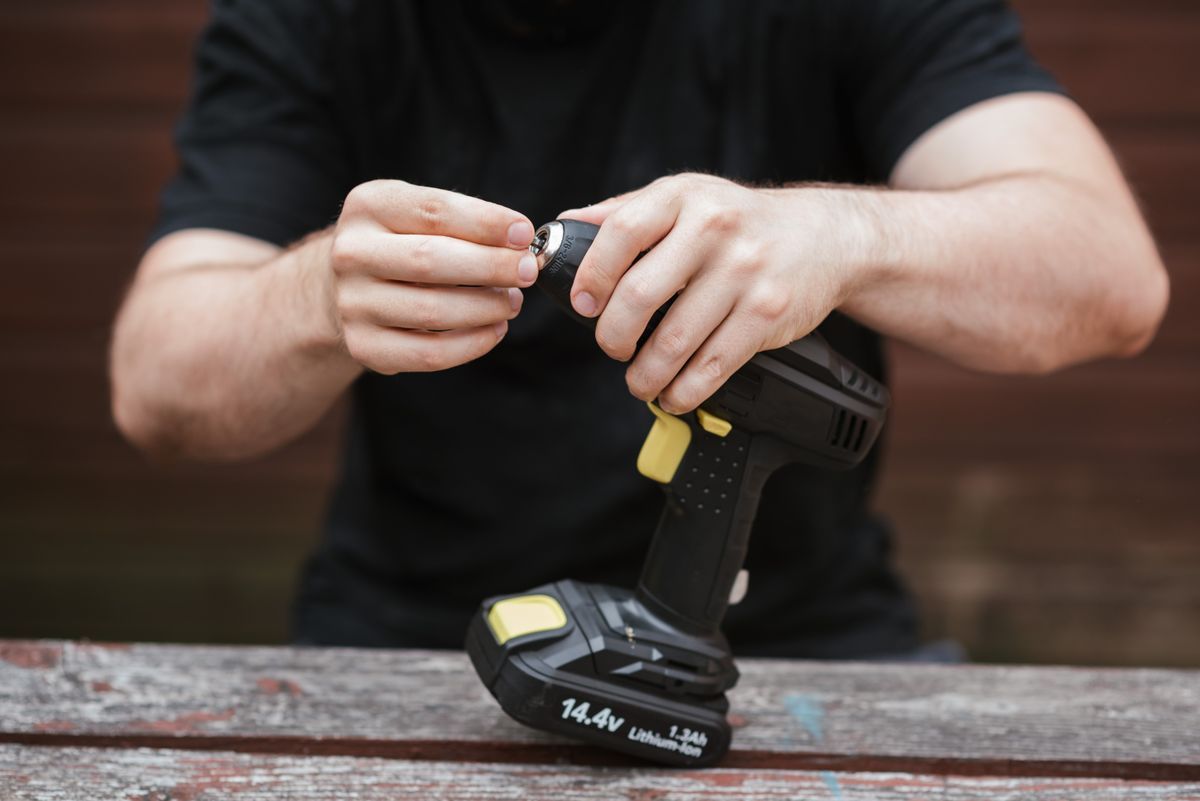 Wkrętarka z akumulatorem 14,4 V przed pracą